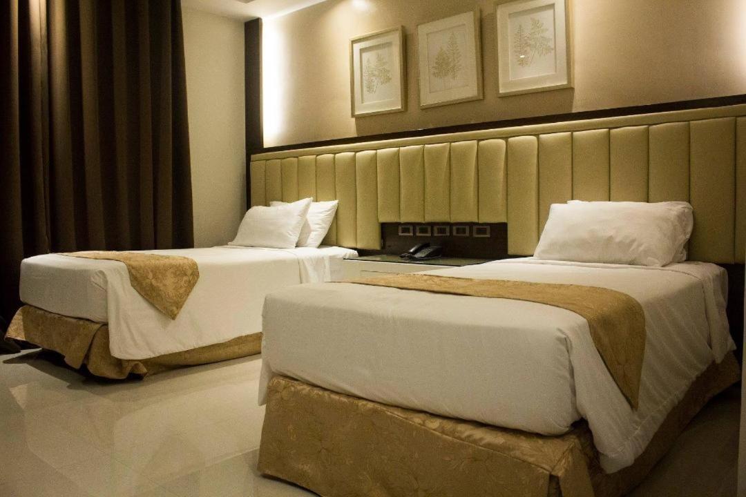 Crown Royale Hotel Balanga Kültér fotó