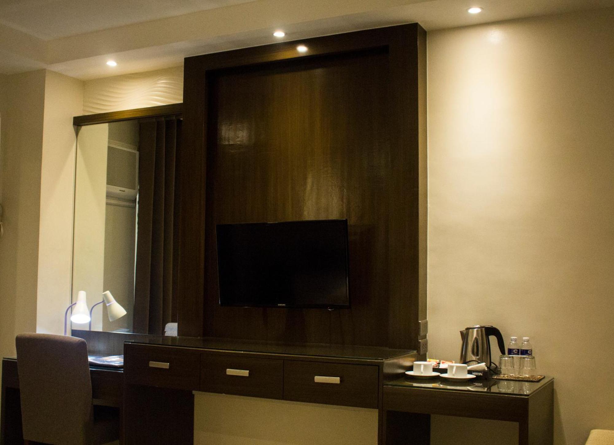 Crown Royale Hotel Balanga Kültér fotó