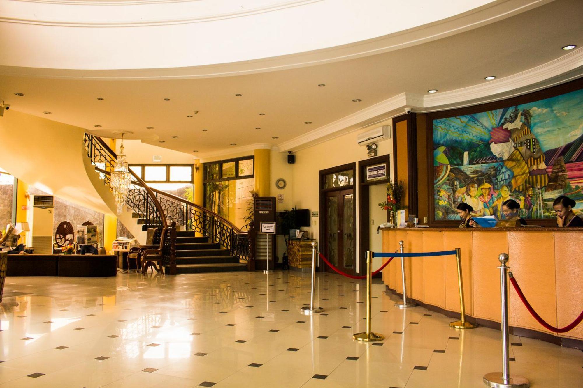 Crown Royale Hotel Balanga Kültér fotó