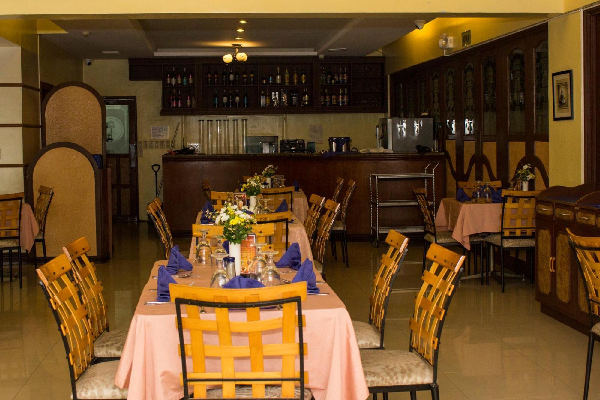 Crown Royale Hotel Balanga Kültér fotó