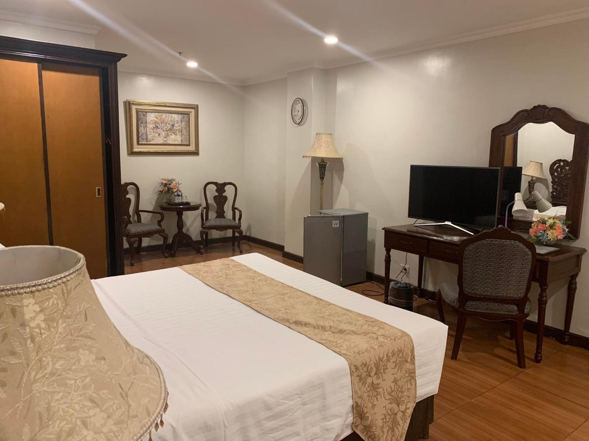 Crown Royale Hotel Balanga Kültér fotó