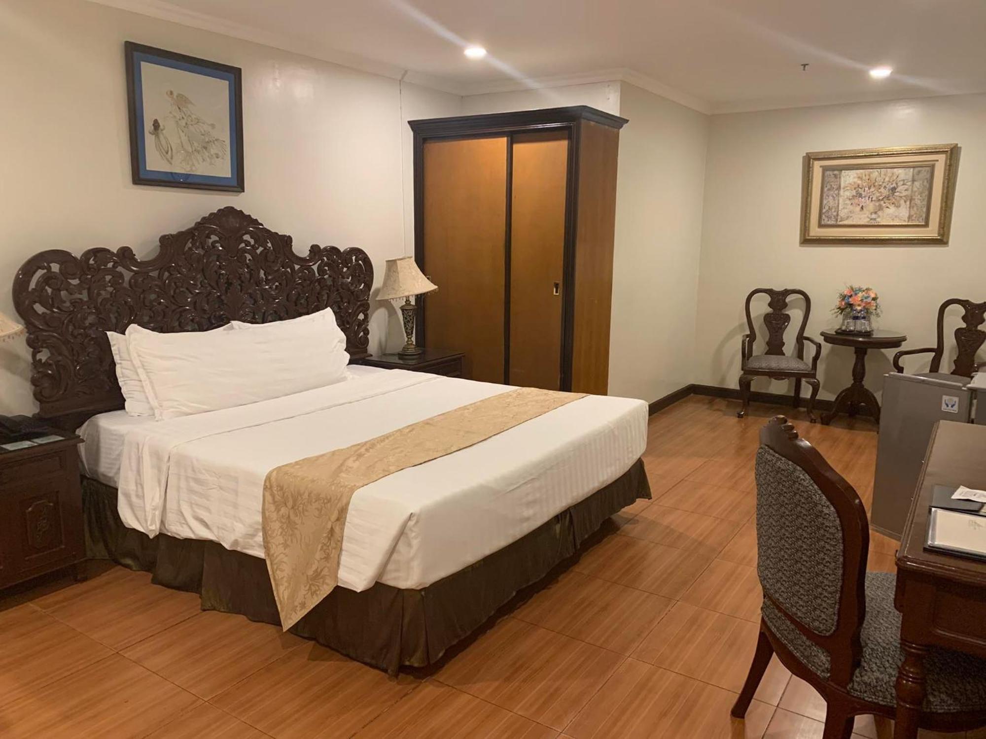 Crown Royale Hotel Balanga Kültér fotó