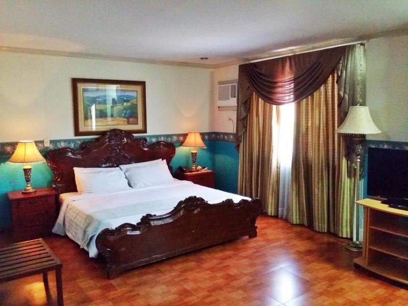 Crown Royale Hotel Balanga Kültér fotó