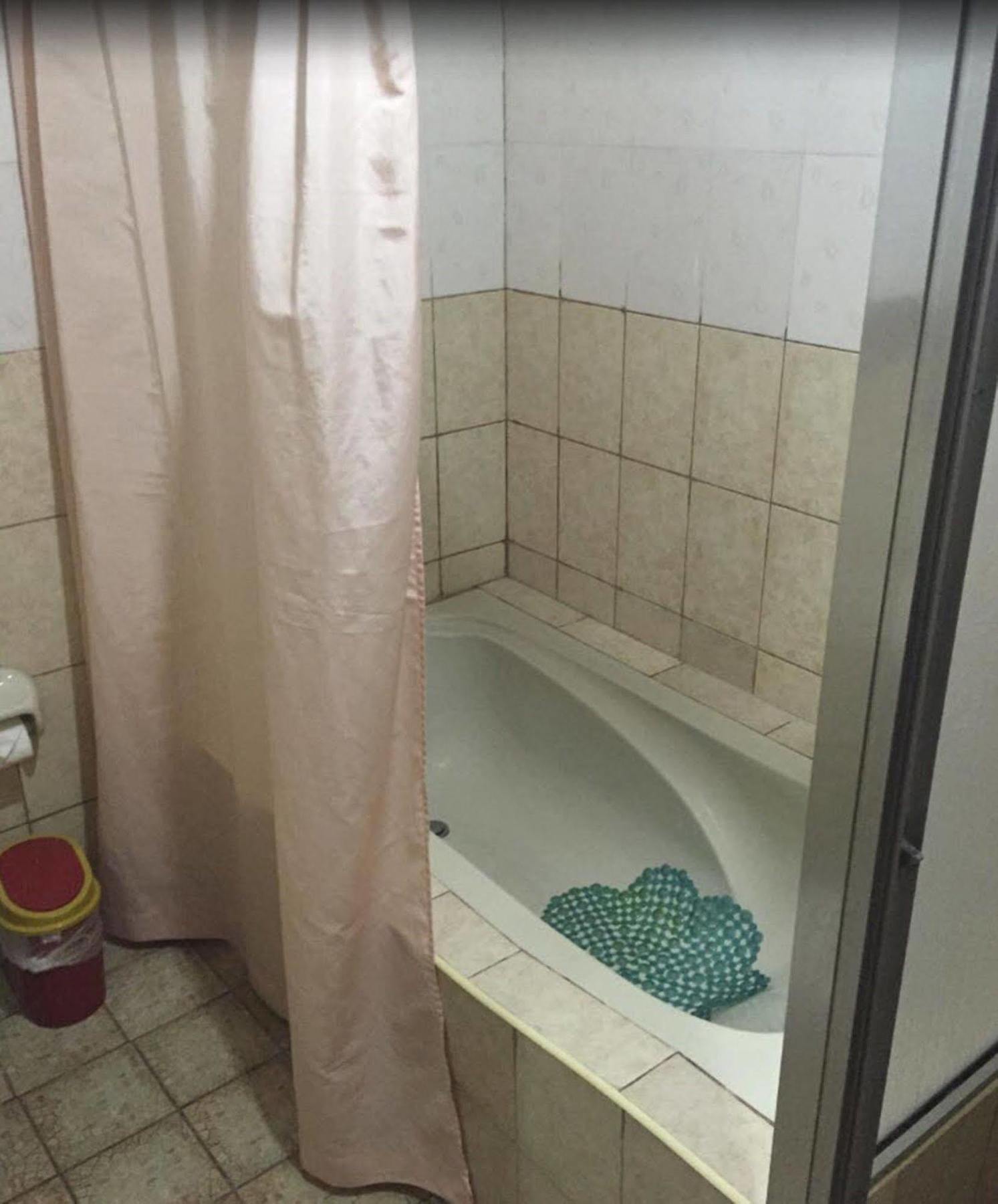 Crown Royale Hotel Balanga Kültér fotó