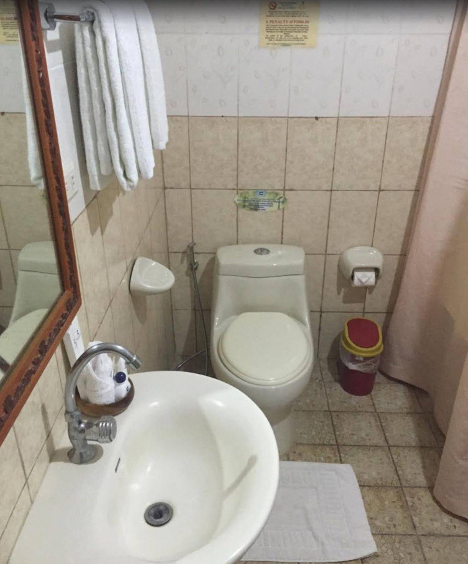 Crown Royale Hotel Balanga Kültér fotó