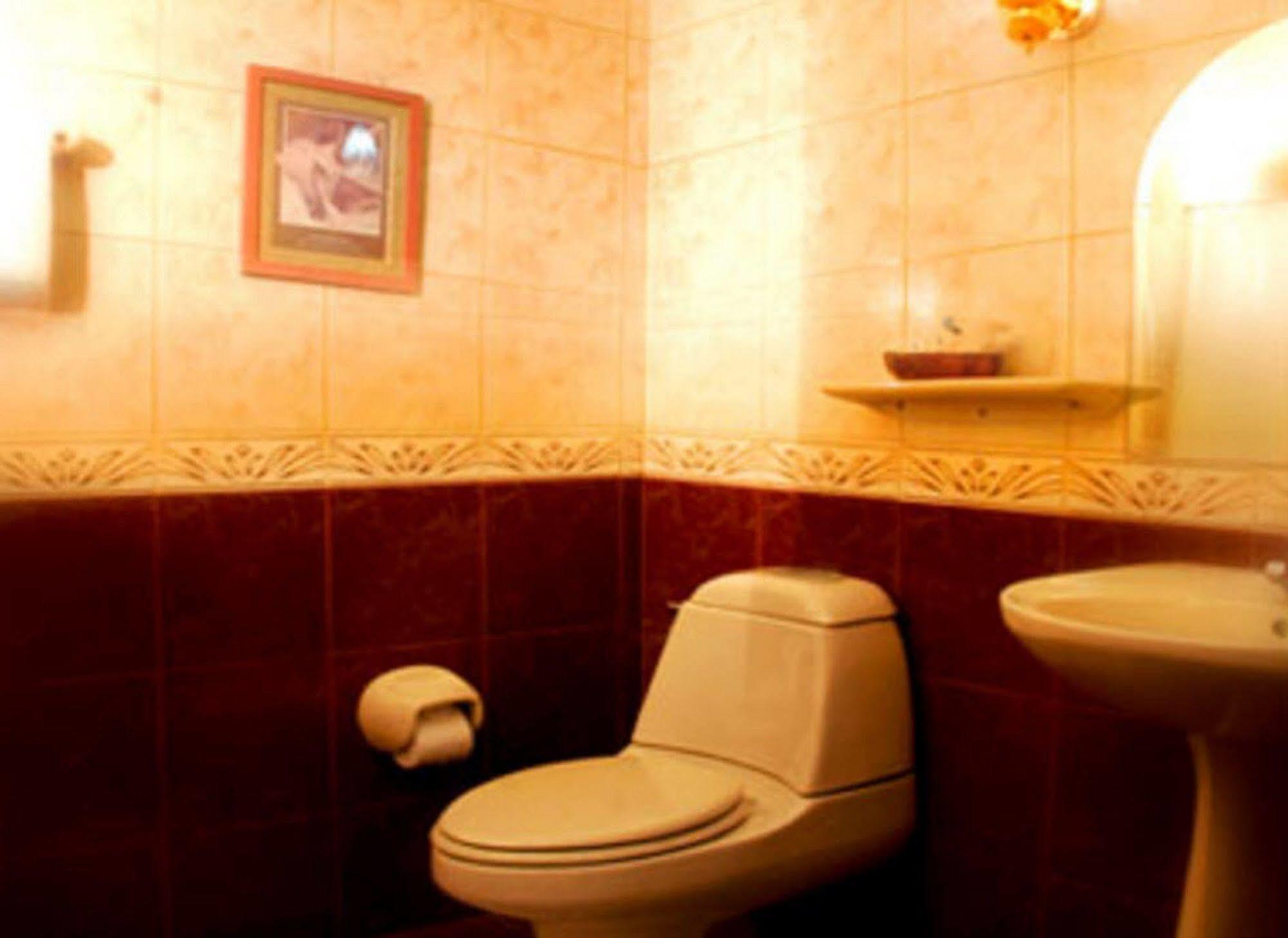 Crown Royale Hotel Balanga Kültér fotó