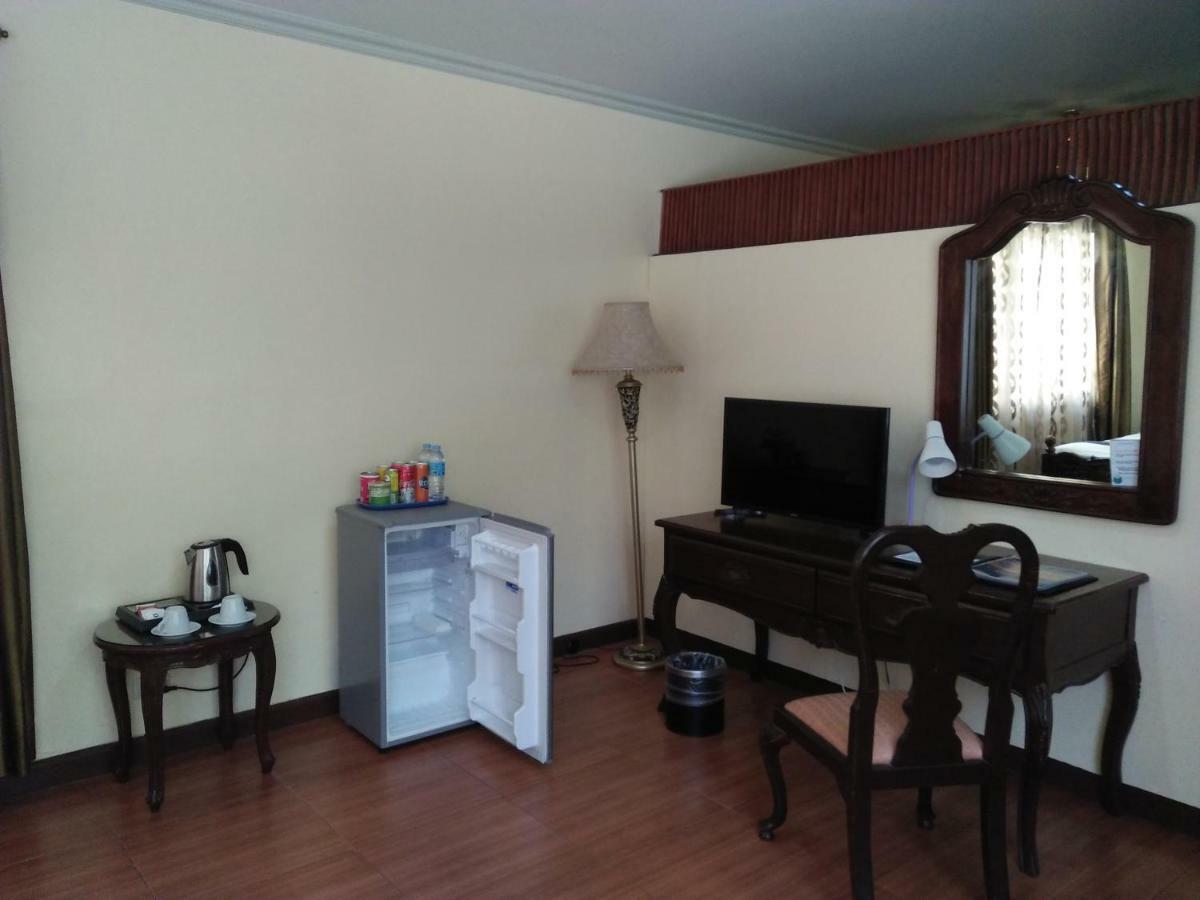 Crown Royale Hotel Balanga Kültér fotó